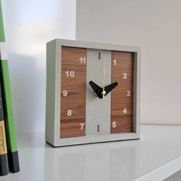 ساعت رومیزی مربع